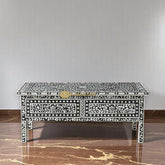 Mesa de centro con dos cajones y diseño floral con incrustaciones de hueso | Mesa de centro con incrustaciones