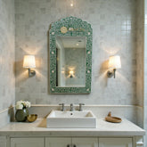 Marco de espejo con cresta y diseño floral con incrustaciones de hueso, color verde