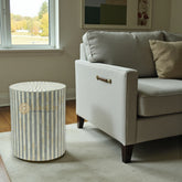 Table d'appoint à rayures illusion avec incrustations d'os, grise