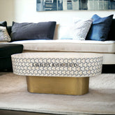 Mesa de centro ovalada con diseño de Targua y incrustaciones de hueso, gris | Mesa de centro ovalada con diseño de Targua y incrustaciones de hueso, gris