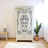 Armario de dos puertas con diseño de pavo real tallado a mano, blanco | Armario de dos puertas con diseño de pavo real tallado a mano