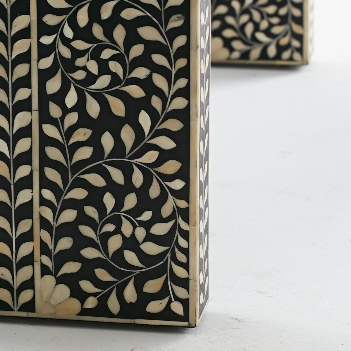 Bone Inlay Floral Console Table Black 4