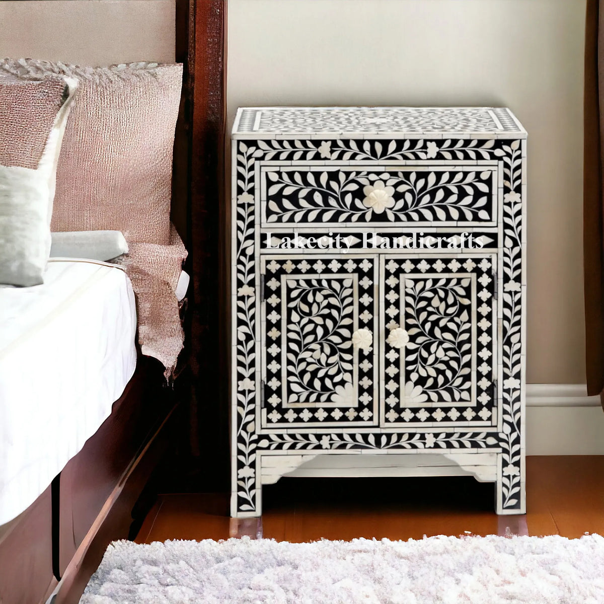 Mesita de noche negra con diseño floral y incrustaciones de hueso, 1 cajón y 2 puertas