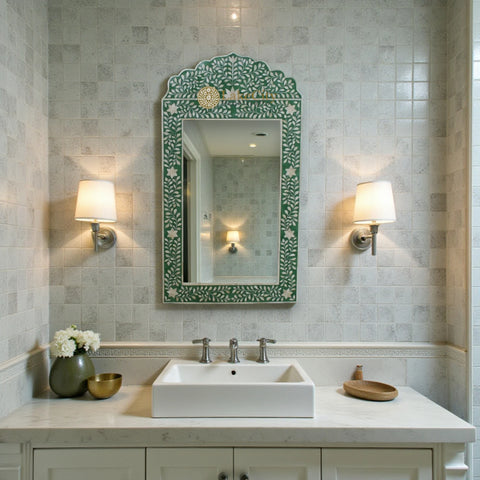 Cadre de miroir à crête avec incrustations d'os et motif floral, vert