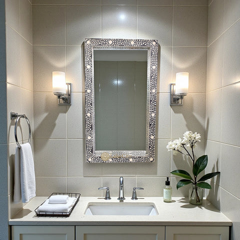 Miroir de sol noir avec cadre floral et incrustations d'os