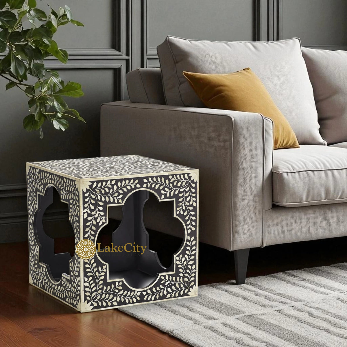 Mesa auxiliar de cuatro hojas con diseño floral y incrustaciones de hueso, color blanco