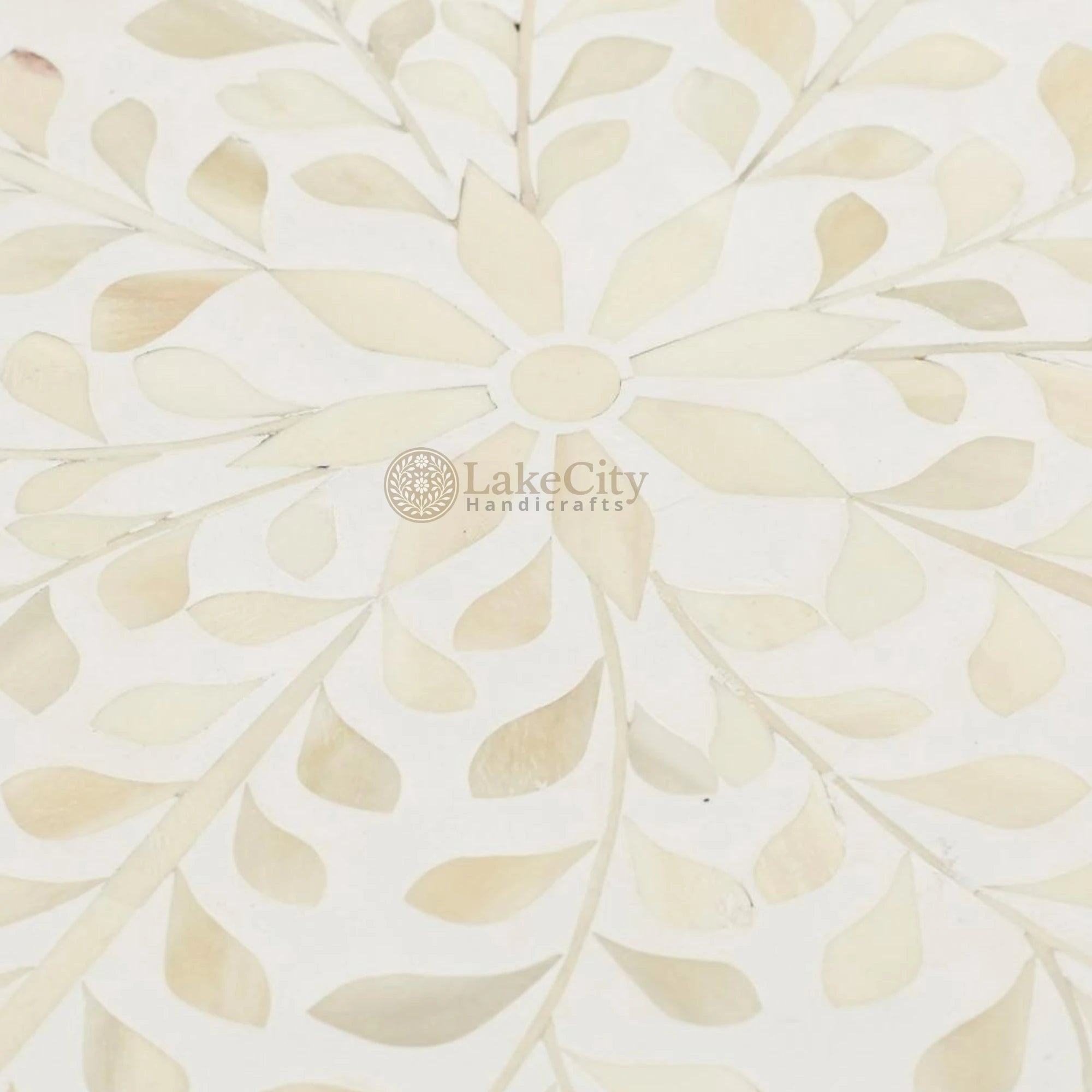 Mesa auxiliar de cuatro hojas con diseño floral y incrustaciones de hueso, color blanco