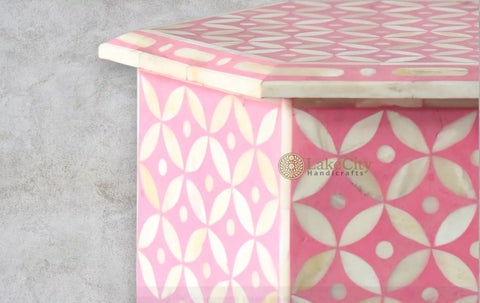 Table hexagonale à motif géométrique avec incrustations d'os, grise