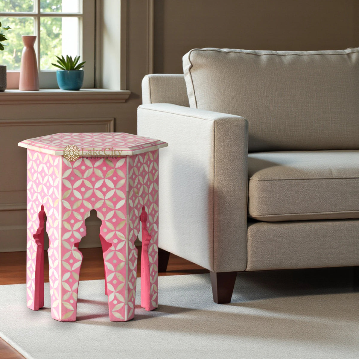 Table hexagonale à motif géométrique avec incrustations d'os, grise