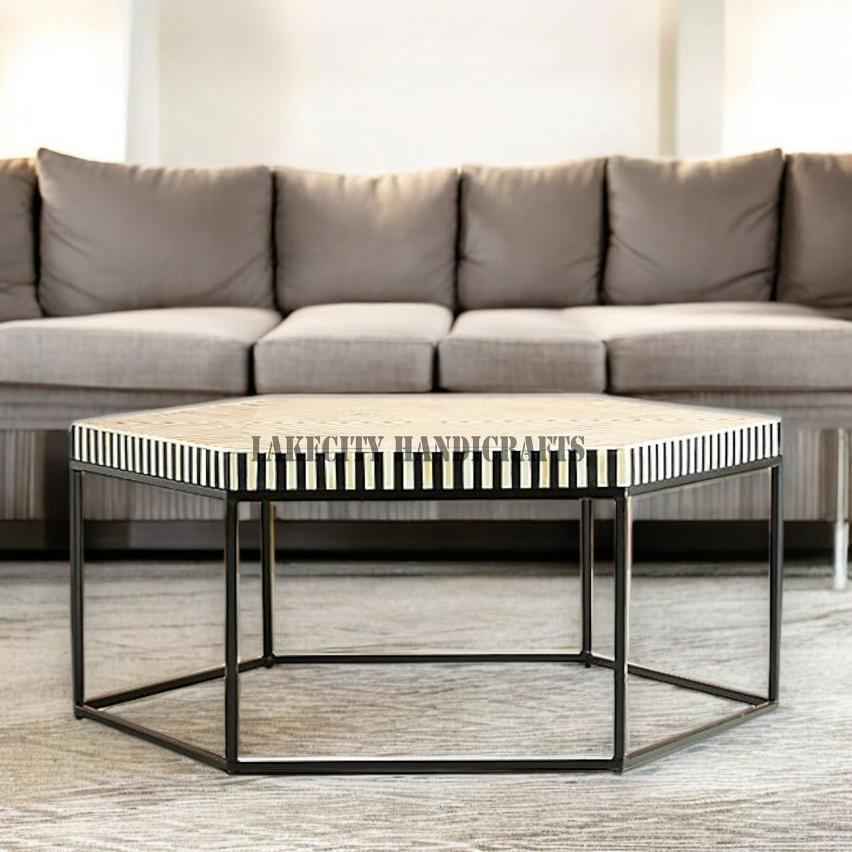 Table basse noire à rayures hexagonales et incrustations d'os | Table basse noire à rayures hexagonales et incrustations d'os