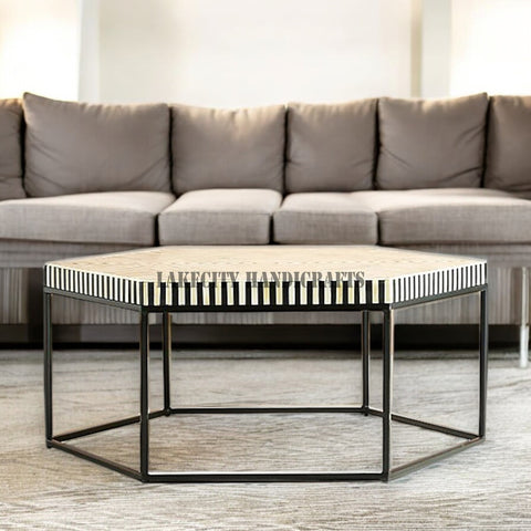 Table basse noire à rayures hexagonales et incrustations d'os | Table basse noire à rayures hexagonales et incrustations d'os