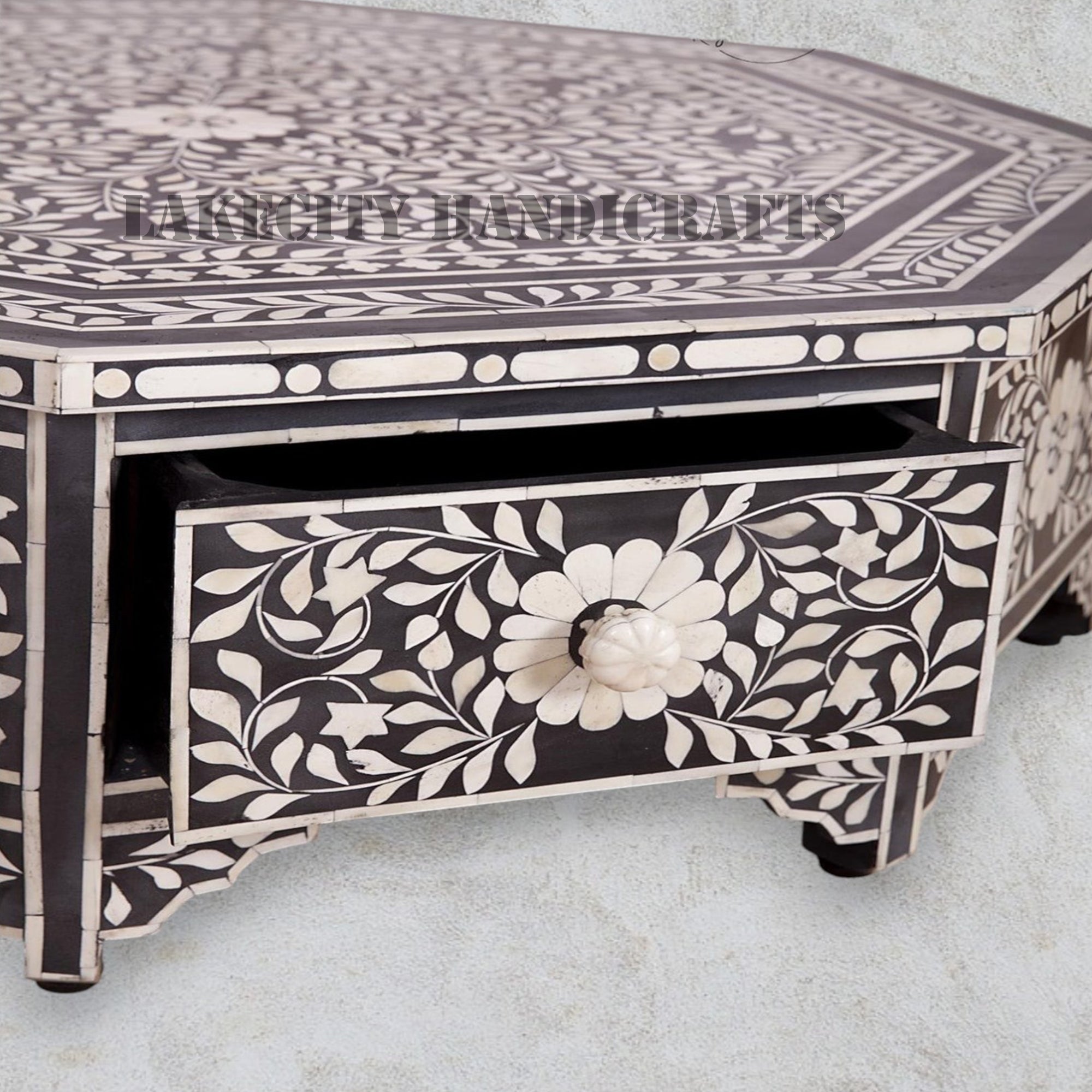 Table basse octogonale à motif floral avec incrustations d'os, noire, avec tiroir