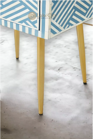 Table de chevet à 1 tiroir avec incrustations d'os et design optique, bleu ciel | Table de chevet à 1 tiroir avec incrustations d'os et design optique, bleu ciel