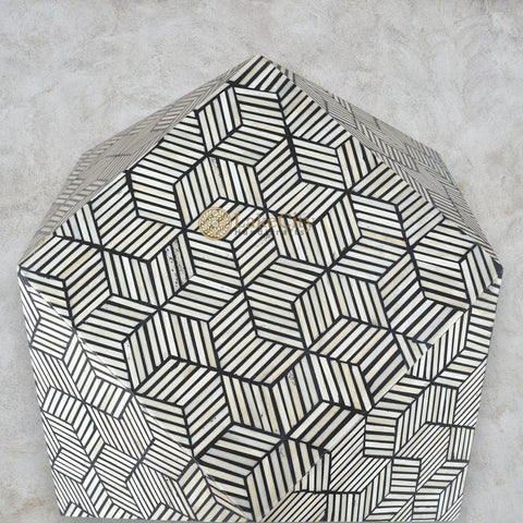 Mesa auxiliar octogonal con incrustaciones de hueso, color negro