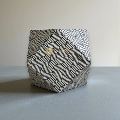 Mesa auxiliar octogonal con incrustaciones de hueso, color negro