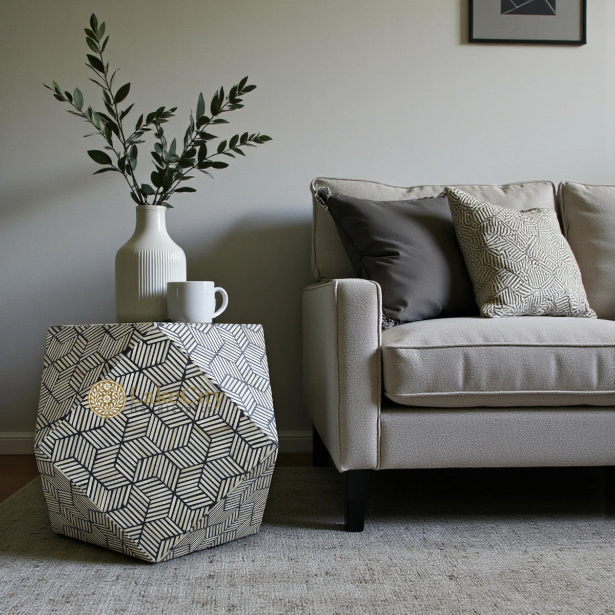 Mesa auxiliar octogonal con incrustaciones de hueso, color negro