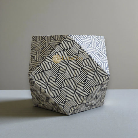 Mesa auxiliar octogonal con incrustaciones de hueso, color negro