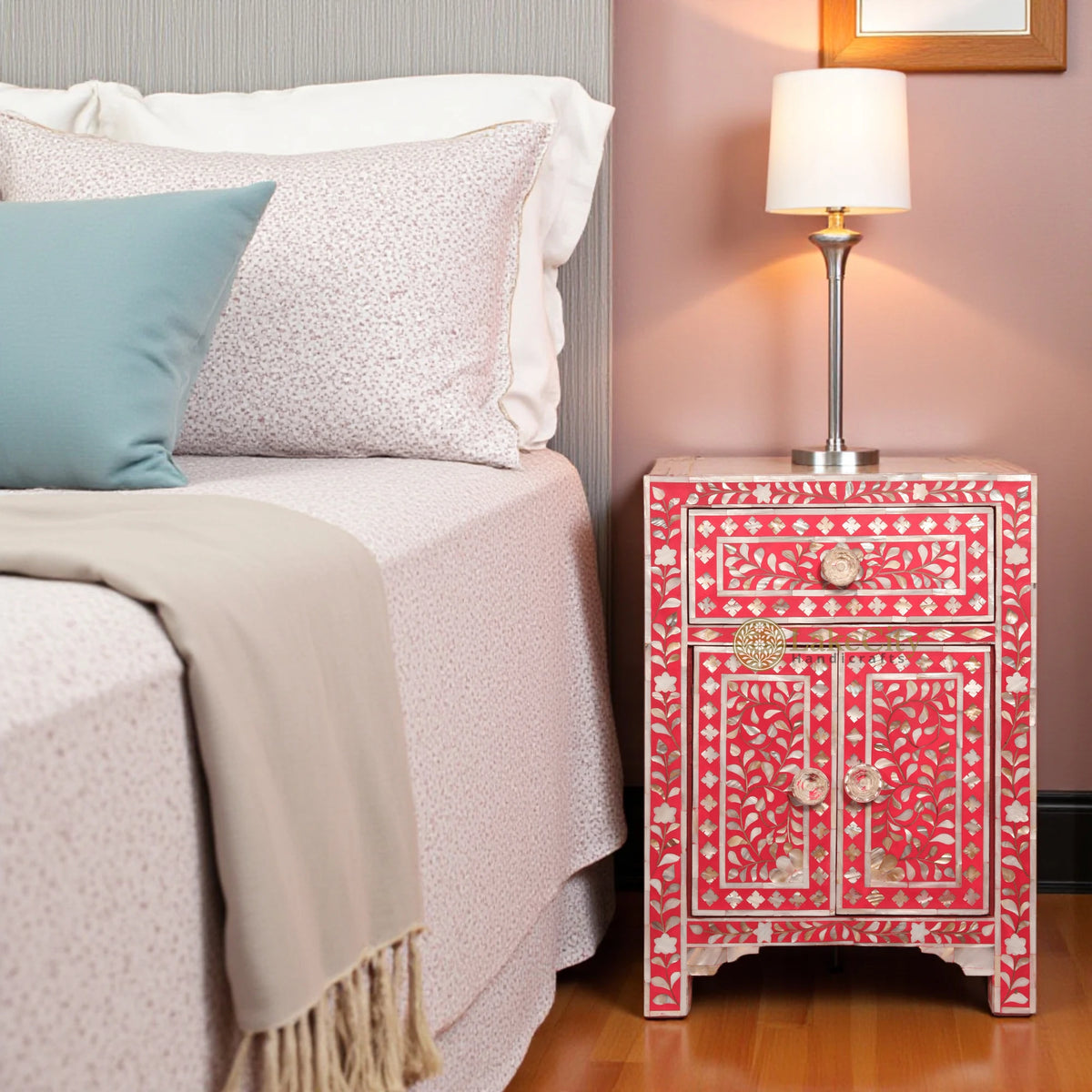 Mesita de noche MOP Floral con 1 cajón y 2 puertas, color rojo