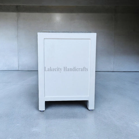 Table de chevet blanche à motif floral en nacre, 1 tiroir et 2 portes