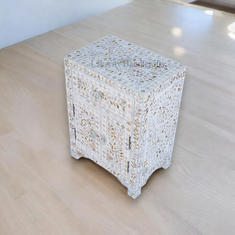 Table de chevet blanche à motif floral en nacre, 1 tiroir et 2 portes