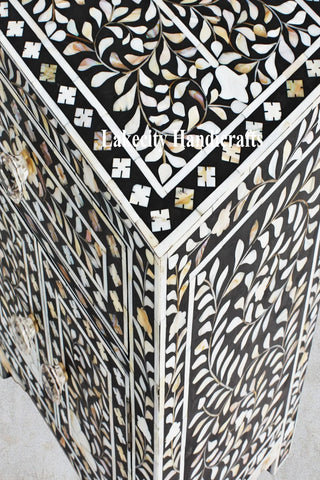 Table de chevet noire à motif floral en nacre, 1 tiroir et 2 portes