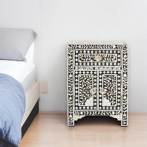 Table de chevet noire à motif floral en nacre, 1 tiroir et 2 portes