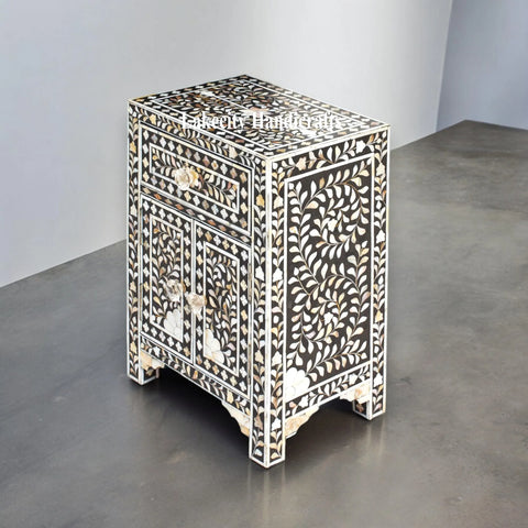 Table de chevet noire à motif floral en nacre, 1 tiroir et 2 portes