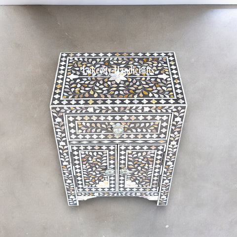 Mesita de noche gris con diseño floral de nácar, 1 cajón y 2 puertas