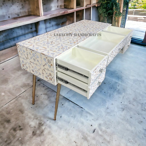 Escritorio marroquí de 5 cajones con incrustaciones de nácar, color crema | Consola marroquí de 5 cajones con incrustaciones de nácar, color crema