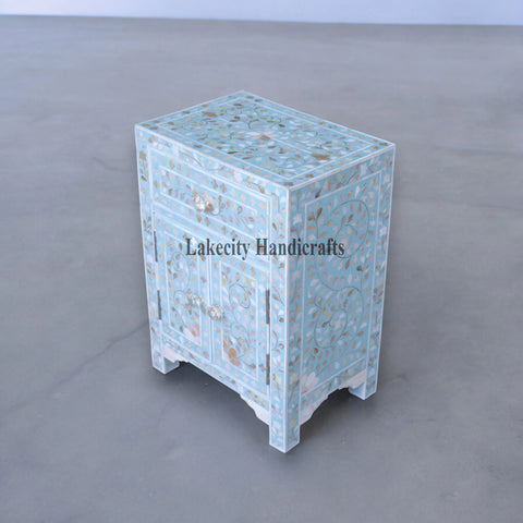 Table de chevet turquoise à motif floral en nacre, 1 tiroir et 2 portes