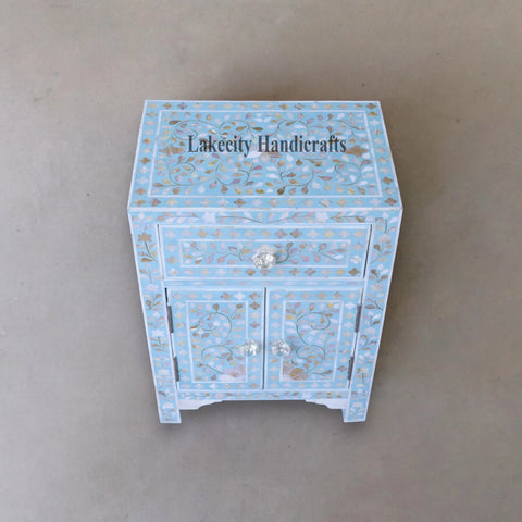 Table de chevet turquoise à motif floral en nacre, 1 tiroir et 2 portes