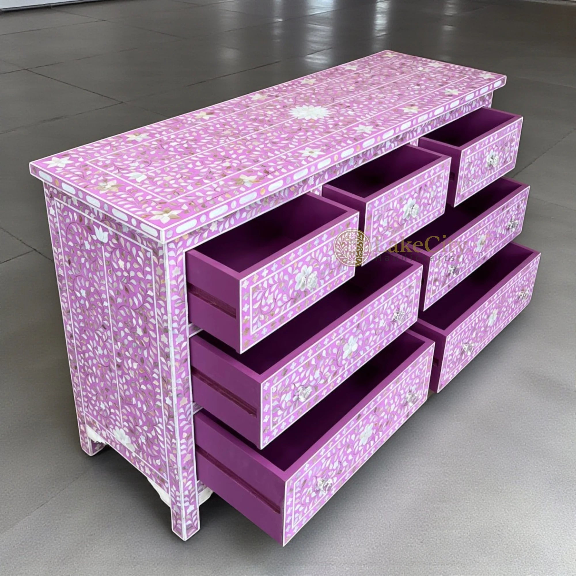 Commode 7 tiroirs à motif floral incrusté de nacre blanche