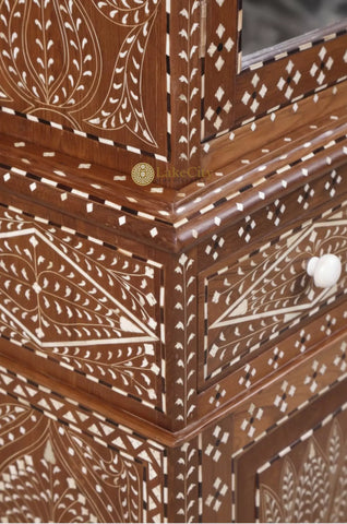 Armoire en bois de teck indien Ross avec incrustations d'os