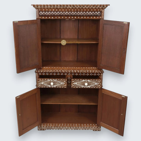 Armoire en bois de teck indien Ross avec incrustations d'os