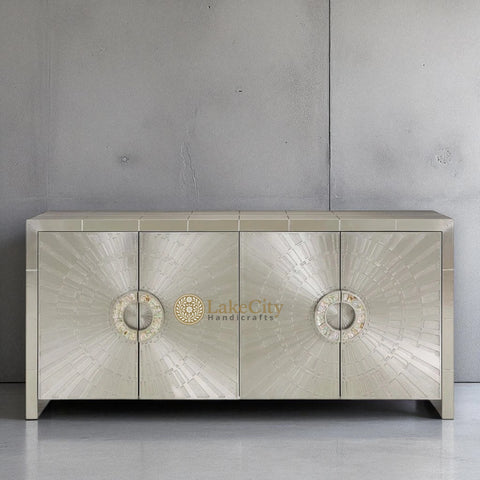 Credenza Talitha de 4 puertas con relieve de níquel
