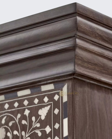 Armoire en bois de teck indien Ross avec incrustations d'os