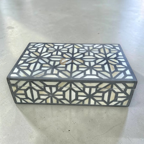 Caja con incrustaciones de hueso de tortuga gris