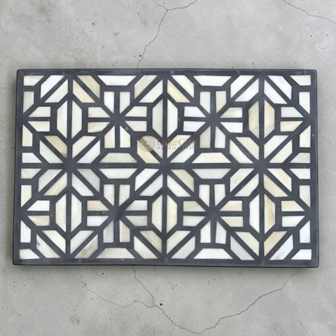 Caja con incrustaciones de hueso de tortuga gris